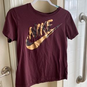 Nike Small Maroon Short Sleeve Shirt